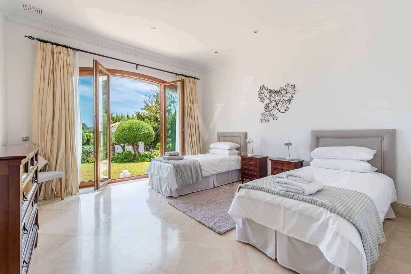 Chalet de 7 habitaciones en Sotogrande en venta con piscina garaje - 5.200.000 € (Ref: 9940823)