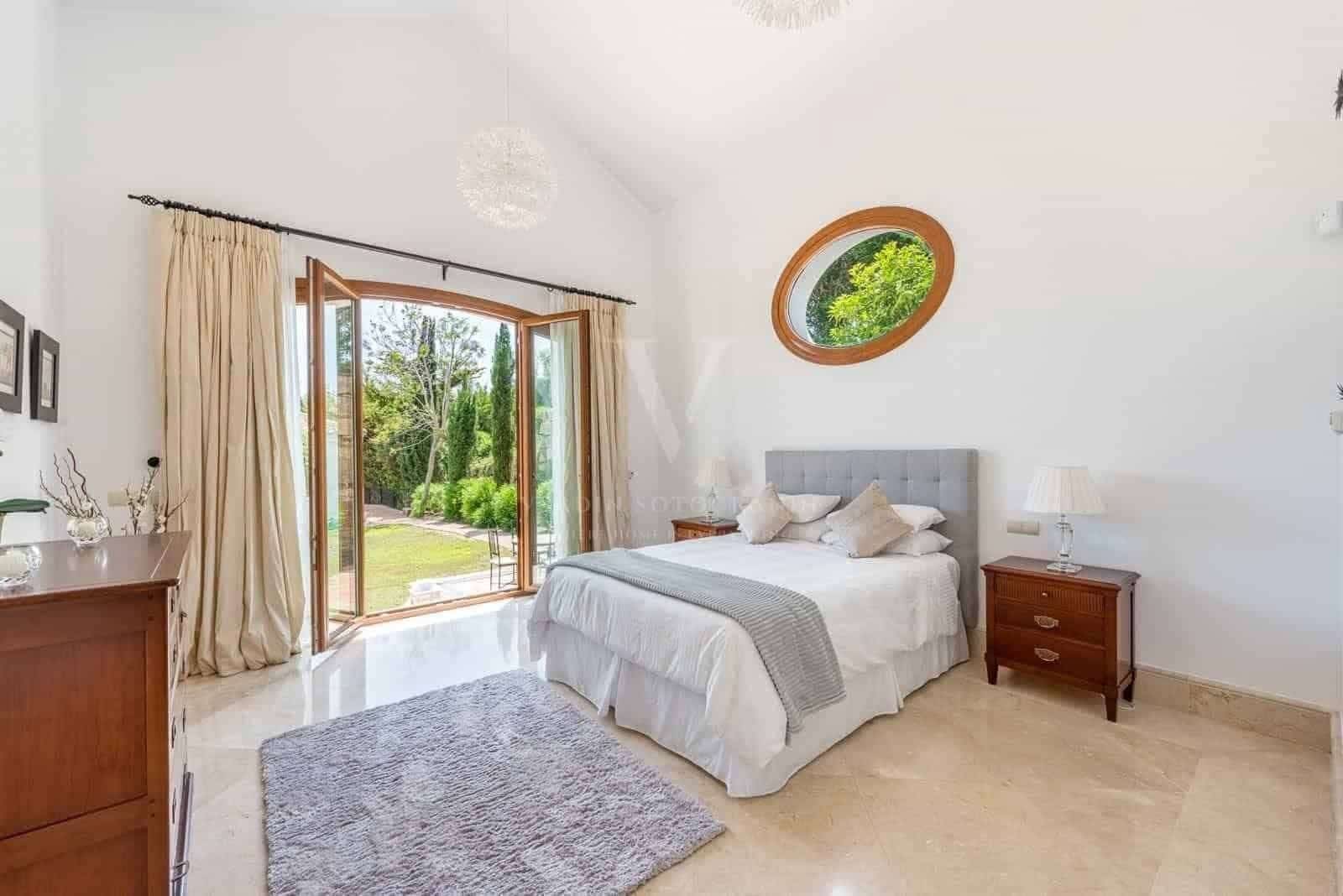 Chalet de 7 habitaciones en Sotogrande en venta con piscina garaje - 5.200.000 € (Ref: 9940823)
