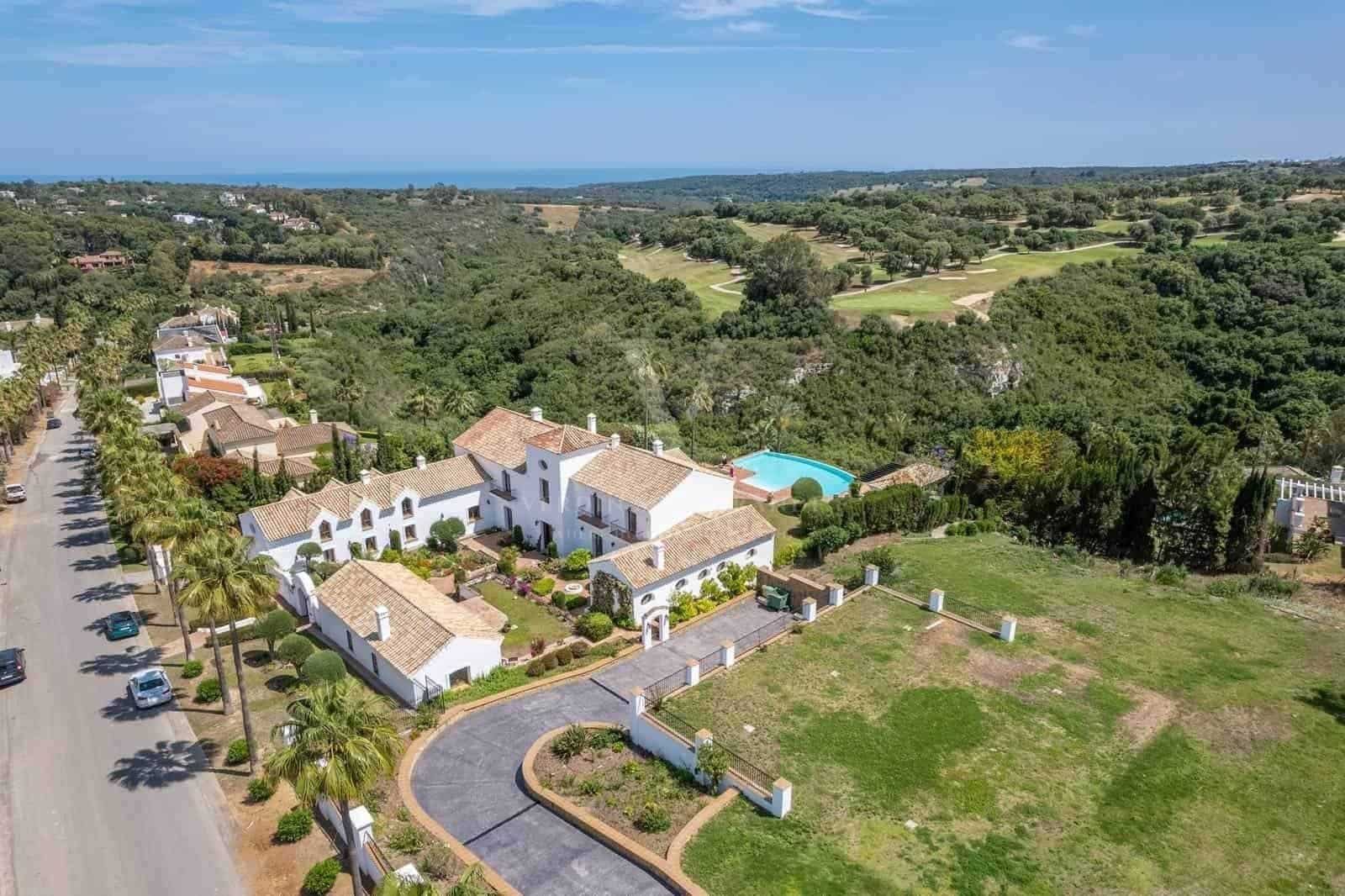 Chalet de 7 habitaciones en Sotogrande en venta con piscina garaje - 5.200.000 € (Ref: 9940823)