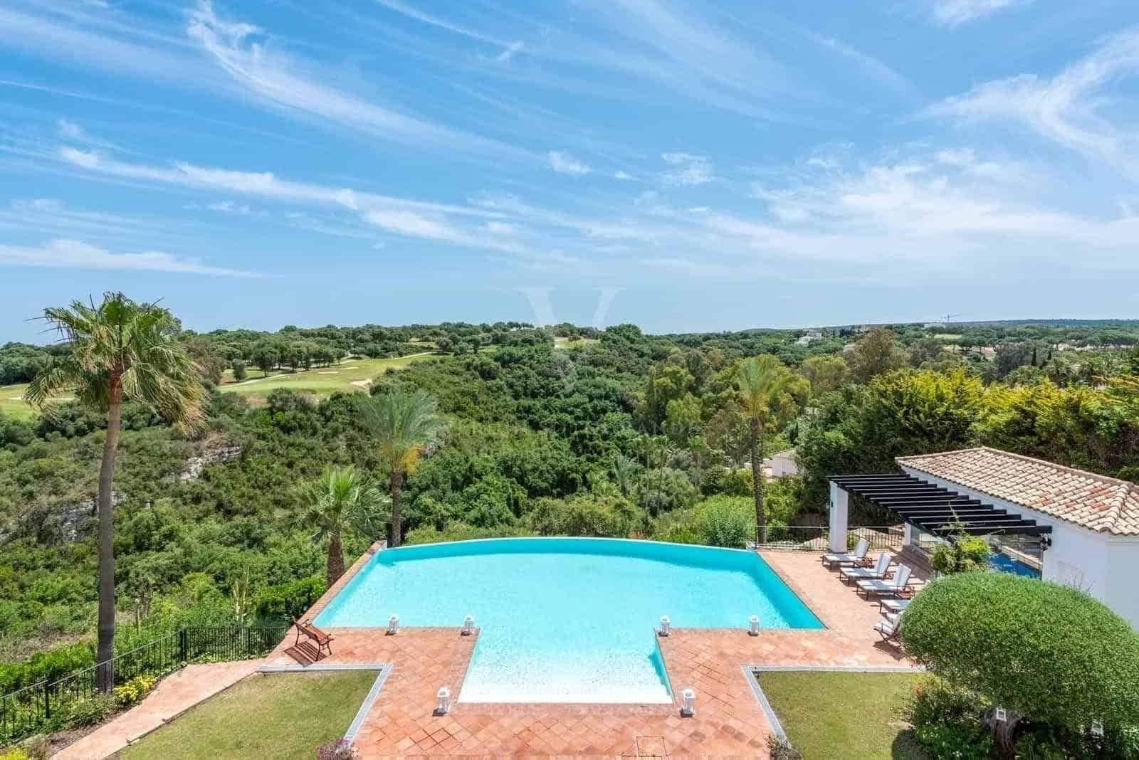 Chalet de 7 habitaciones en Sotogrande en venta con piscina garaje - 5.200.000 € (Ref: 9940823)