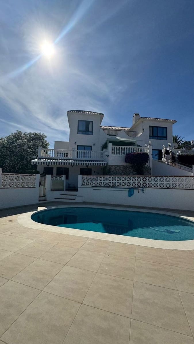 6 Zimmer Villa zu verkaufen in Mijas mit Pool Garage - 1.060.000 € (Ref: 9941162)