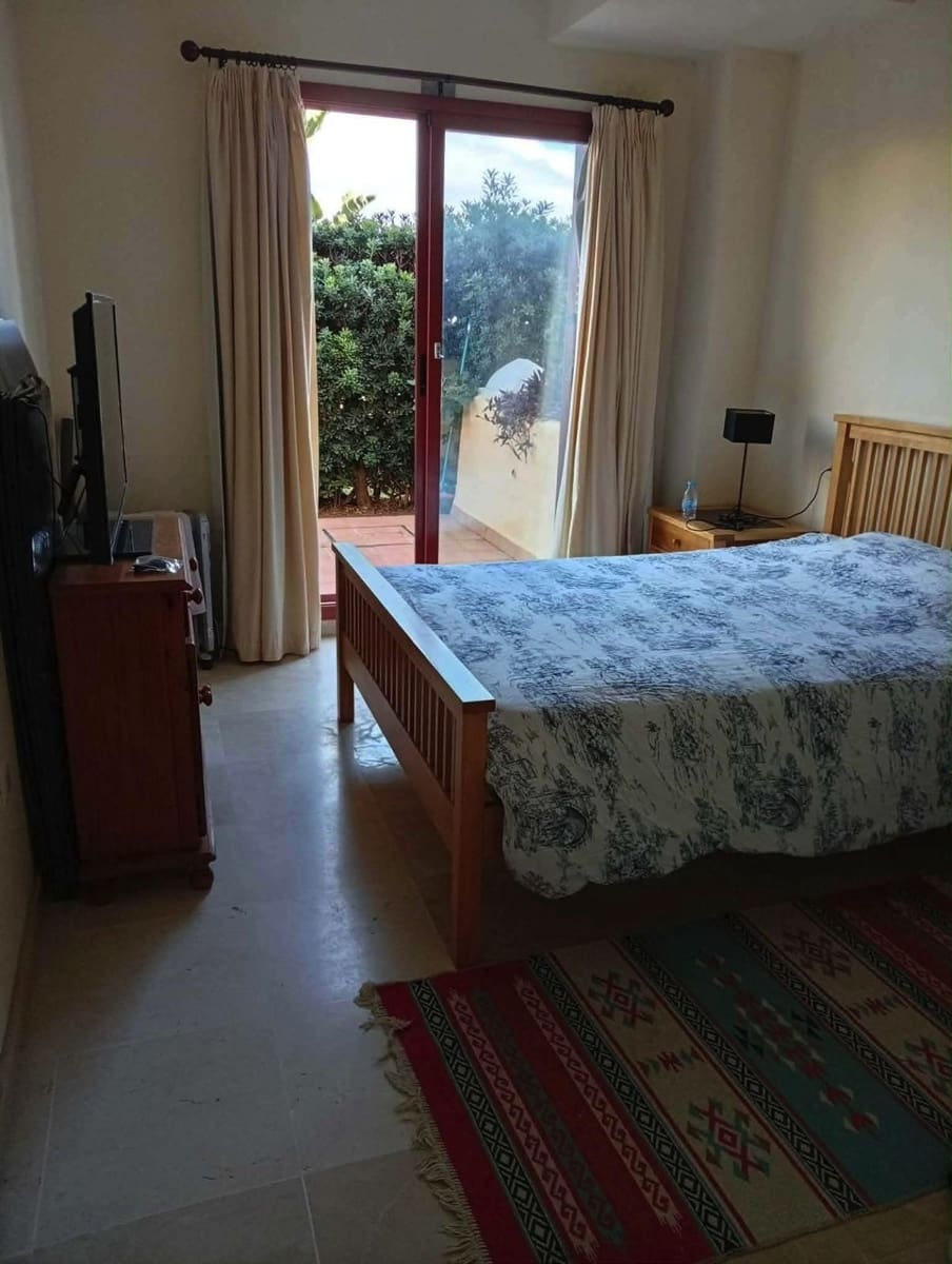 3 soverom Kjedet enebolig til salgs i La Duquesa / Puerto de la Duquesa med svømmebasseng garasje - € 371 000 (Ref: 9944380)