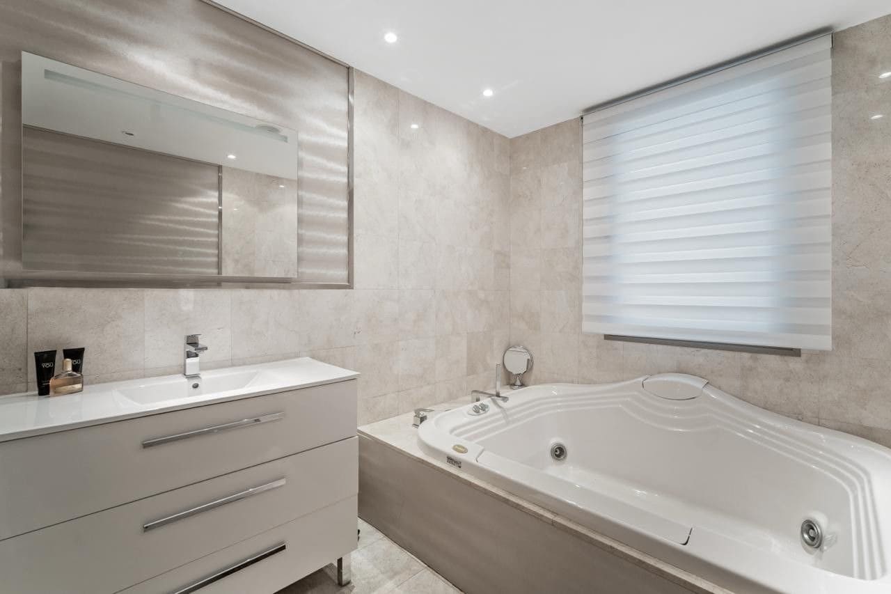 6 Zimmer Villa zu verkaufen in Las Chapas mit Pool Garage - 5.900.000 € (Ref: 9944382)