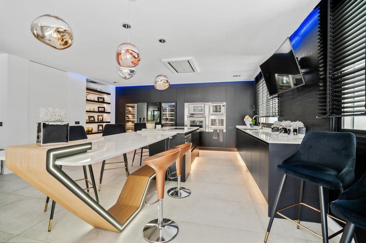 6 Zimmer Villa zu verkaufen in Las Chapas mit Pool Garage - 5.900.000 € (Ref: 9944382)