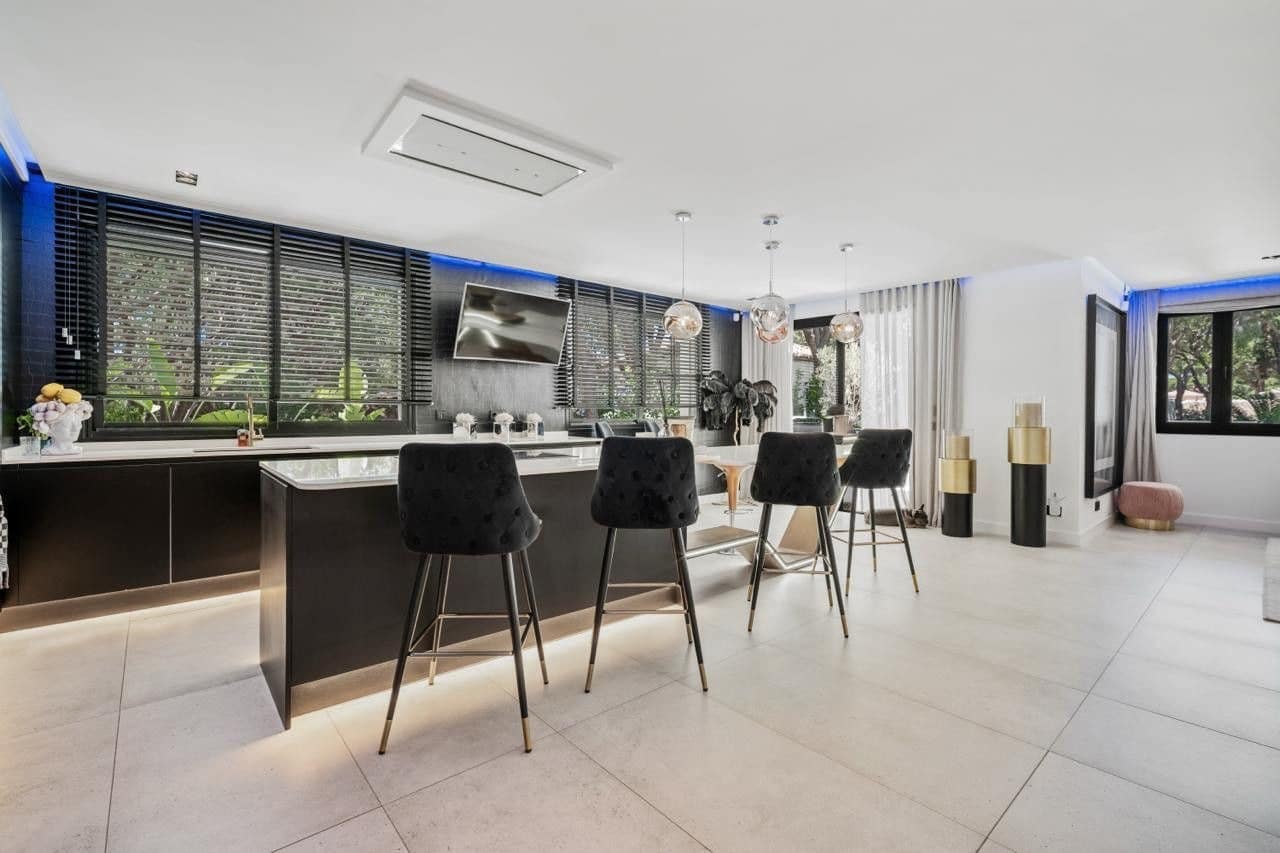 6 Zimmer Villa zu verkaufen in Las Chapas mit Pool Garage - 5.900.000 € (Ref: 9944382)