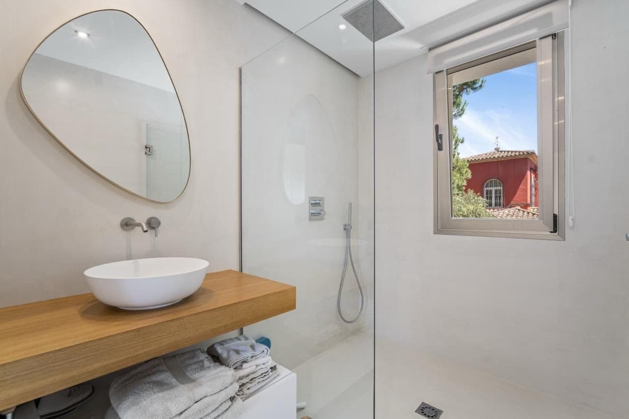 6 Zimmer Villa zu verkaufen in Las Chapas mit Pool Garage - 5.900.000 € (Ref: 9944382)