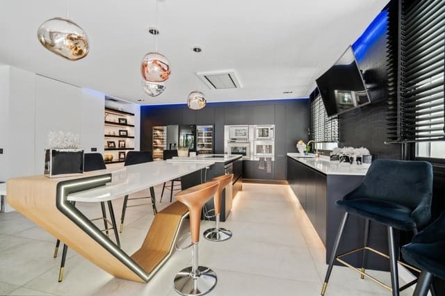 6 chambre Villa/Maison à vendre à Las Chapas, Marbella avec piscine garage - 5 900 000 € (Ref: 9944382)