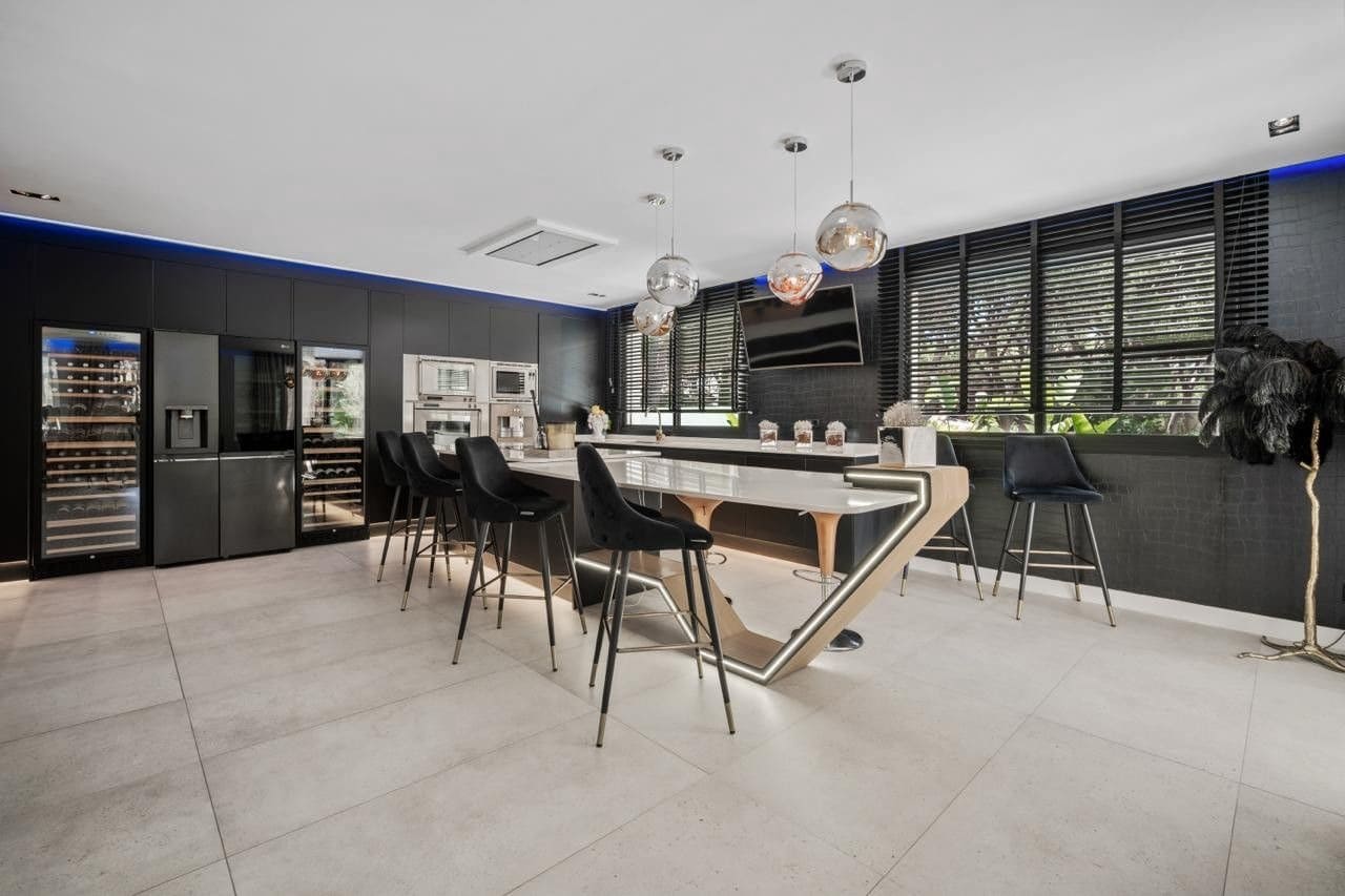 6 Zimmer Villa zu verkaufen in Las Chapas mit Pool Garage - 5.900.000 € (Ref: 9944382)