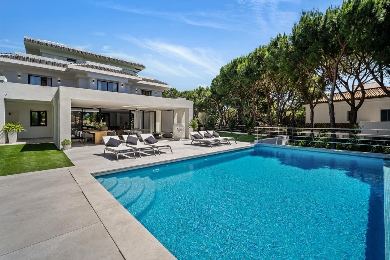 6 Zimmer Villa zu verkaufen in Las Chapas mit Pool Garage - 5.900.000 € (Ref: 9944382)