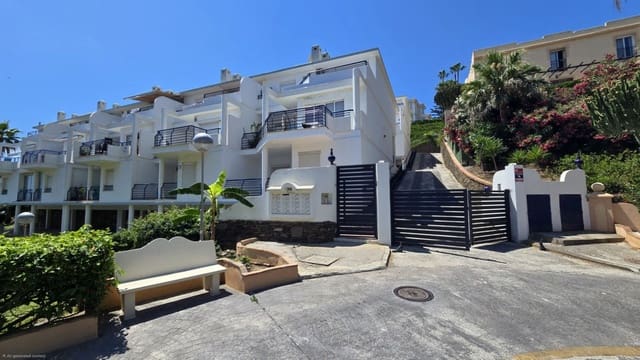 3 soverom Hus til salgs i Mijas Costa, Mijas med svømmebasseng garasje - € 550 000 (Ref: 9944552)