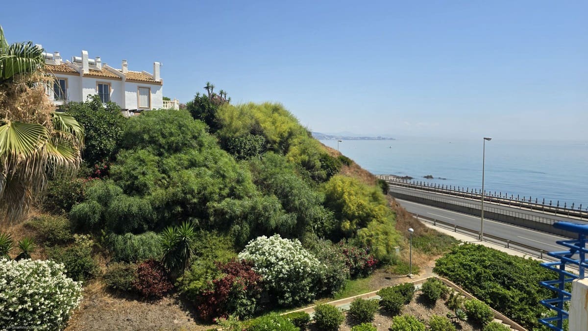 3 soverom Hus til salgs i Mijas Costa med svømmebasseng garasje - € 550 000 (Ref: 9944552)
