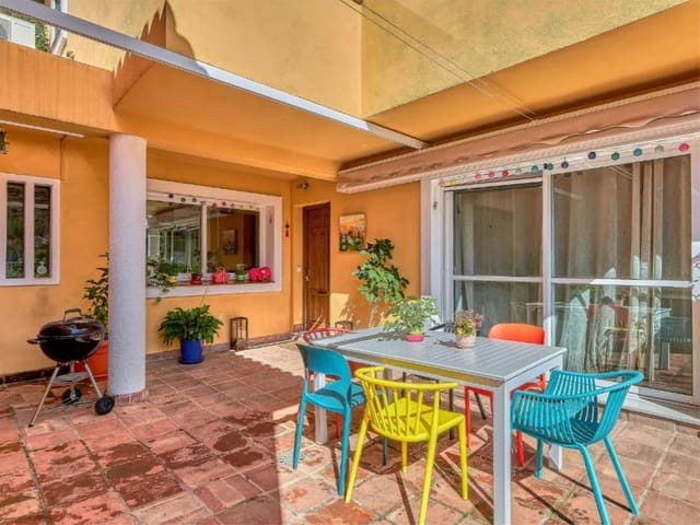 3 soveværelse Byhus til salg i Torremar, Málaga by med swimmingpool garage - € 629.995 (Ref: 9944582)