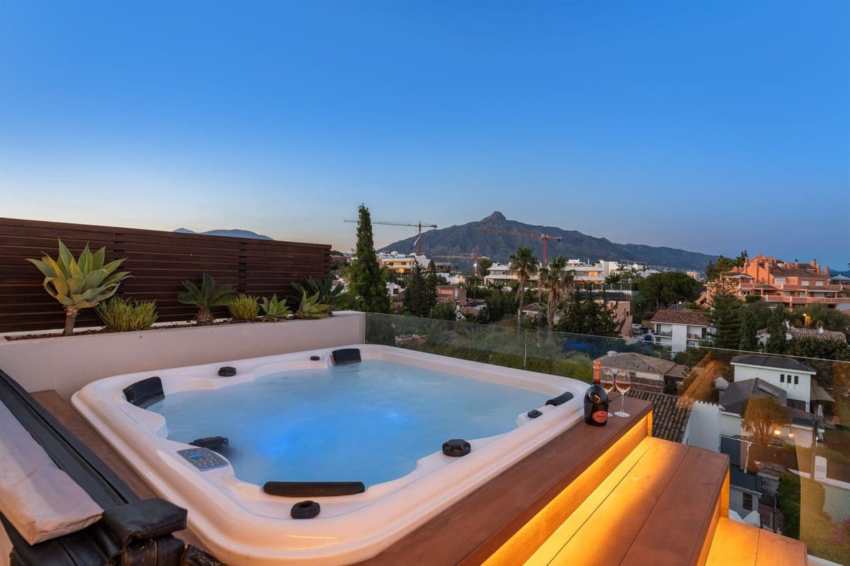 5 camera da letto Villa in vendita in Nueva Andalucia con piscina garage - 2.995.000 € (Rif: 9945966)