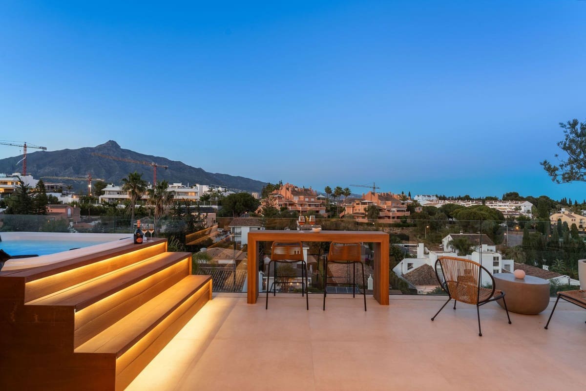 5 camera da letto Villa in vendita in Nueva Andalucia con piscina garage - 2.995.000 € (Rif: 9945966)