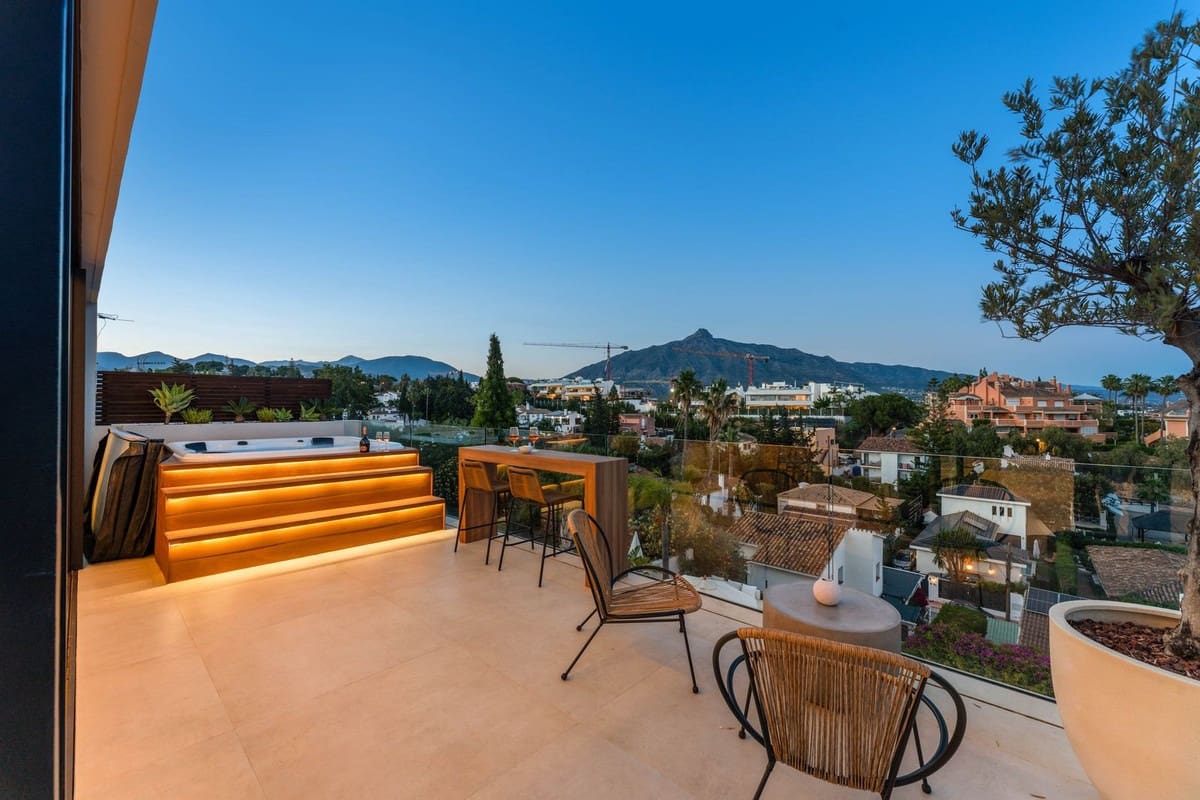 5 camera da letto Villa in vendita in Nueva Andalucia con piscina garage - 2.995.000 € (Rif: 9945966)