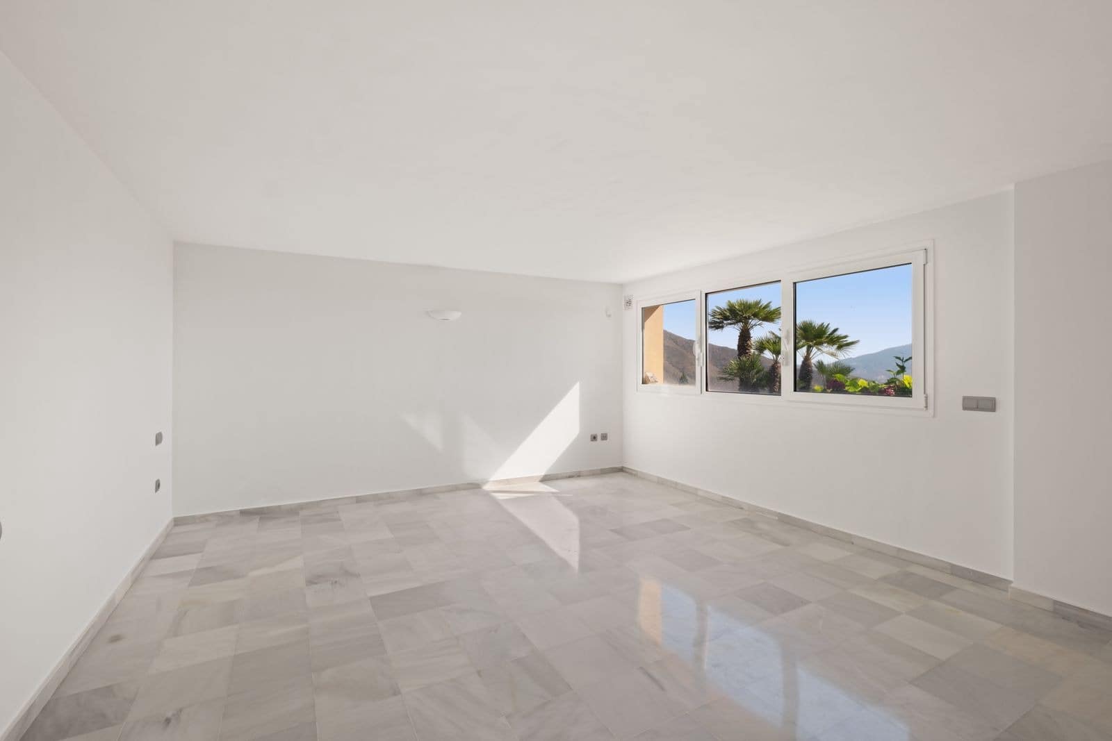 5 Zimmer Villa zu verkaufen in La Mairena mit Pool Garage - 2.800.000 € (Ref: 9945975)