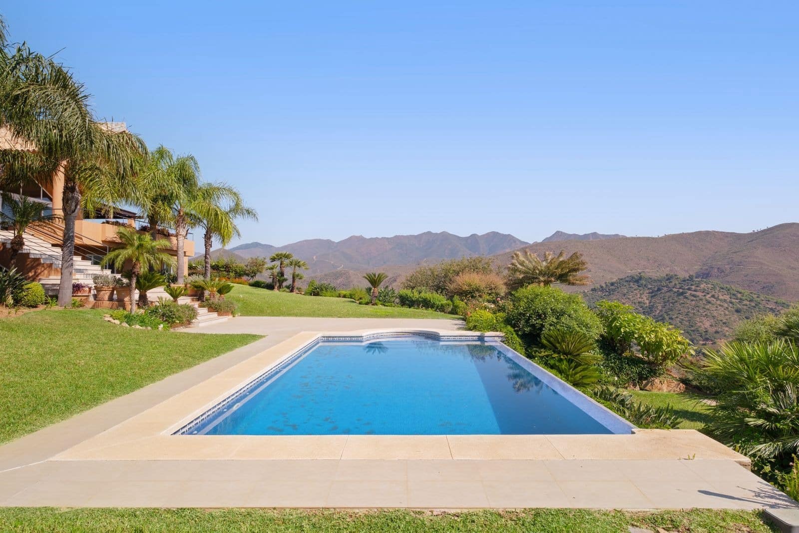 5 Zimmer Villa zu verkaufen in La Mairena mit Pool Garage - 2.800.000 € (Ref: 9945975)