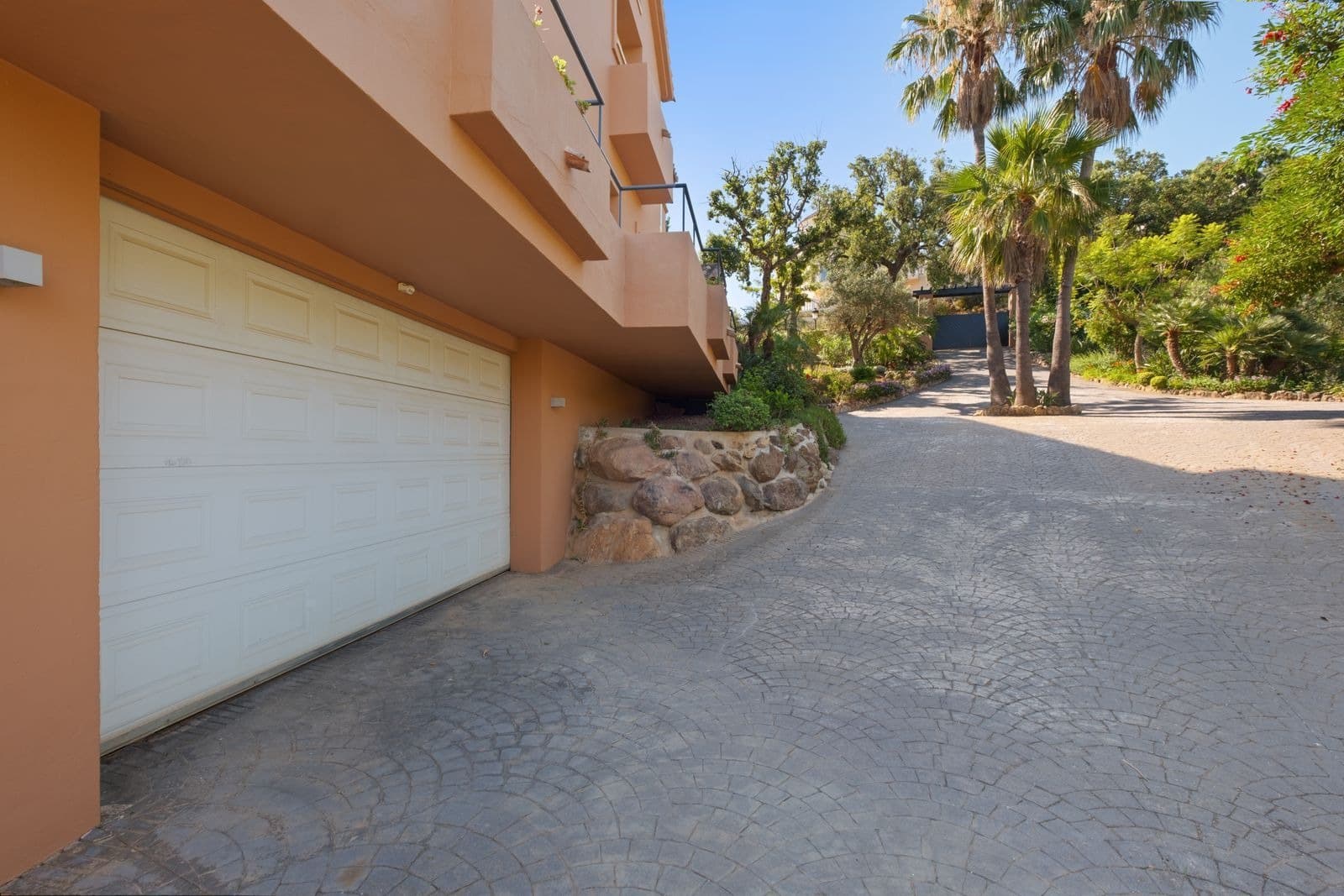 5 Zimmer Villa zu verkaufen in La Mairena mit Pool Garage - 2.800.000 € (Ref: 9945975)