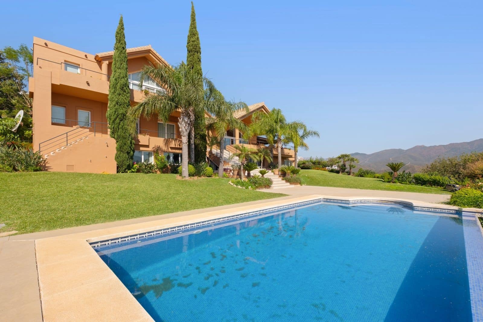 5 Zimmer Villa zu verkaufen in La Mairena mit Pool Garage - 2.800.000 € (Ref: 9945975)