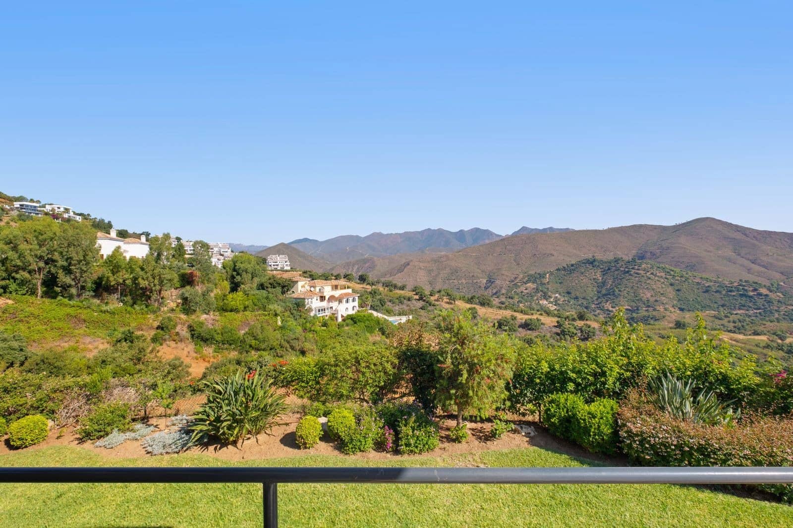 5 Zimmer Villa zu verkaufen in La Mairena mit Pool Garage - 2.800.000 € (Ref: 9945975)