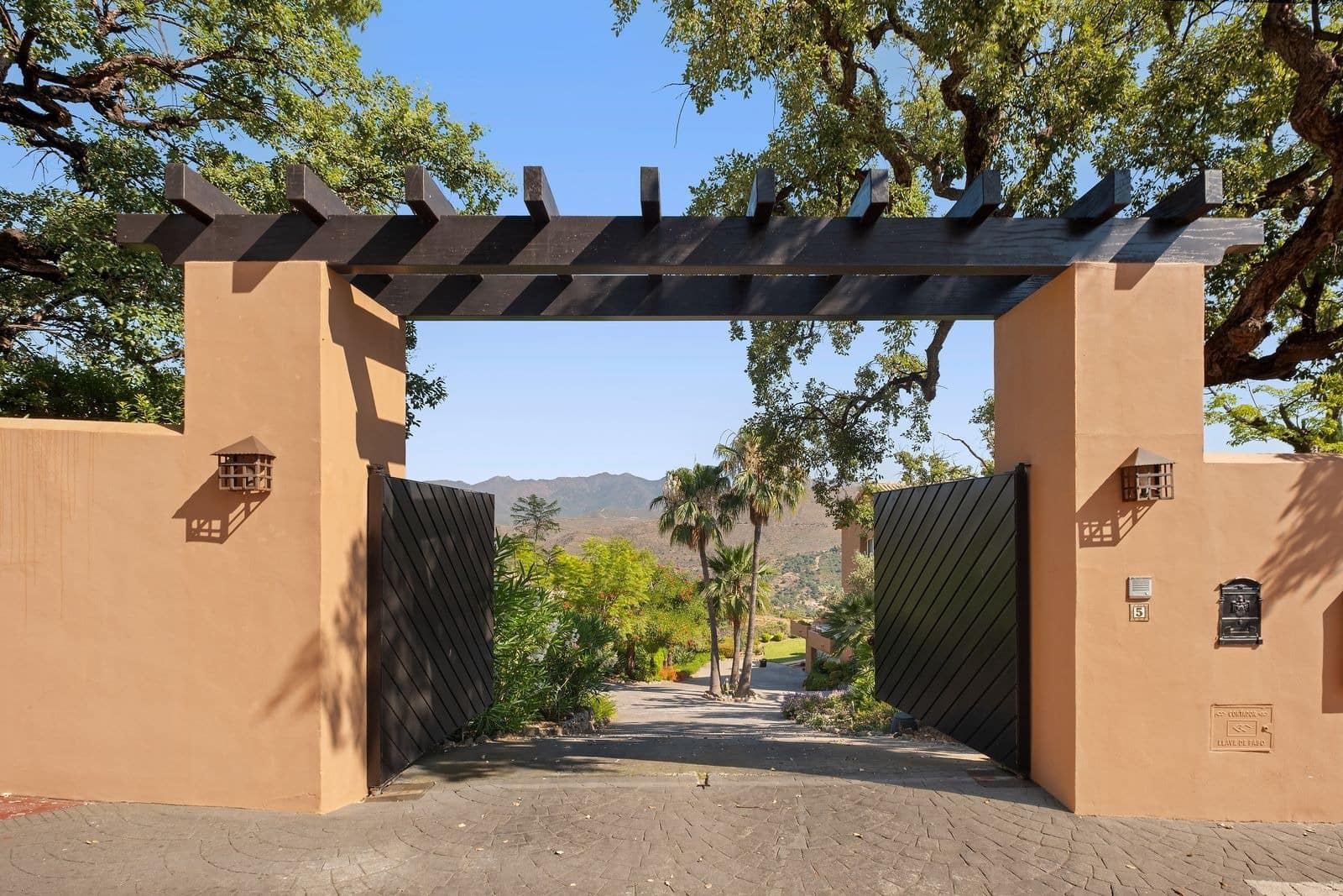 5 Zimmer Villa zu verkaufen in La Mairena mit Pool Garage - 2.800.000 € (Ref: 9945975)