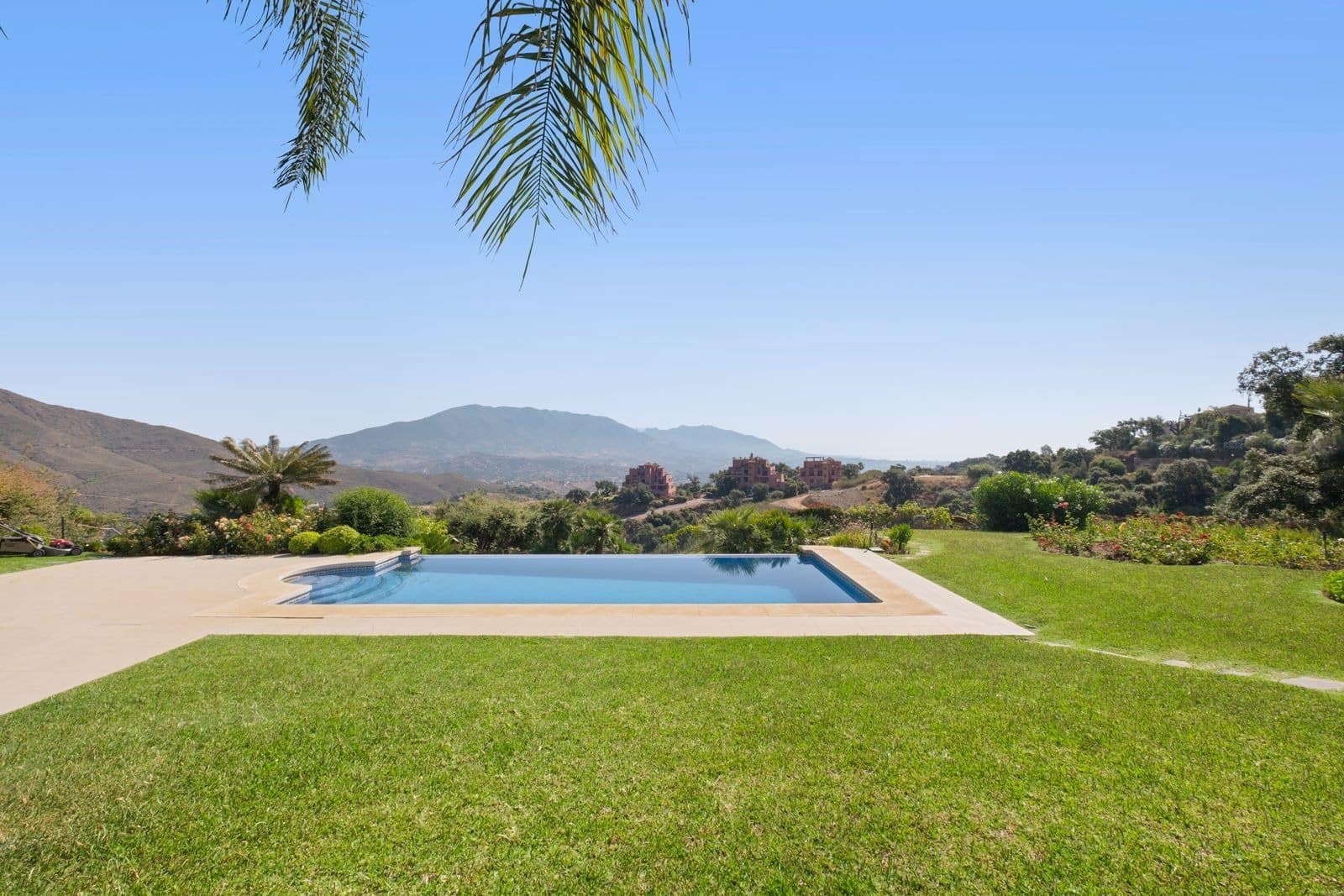 5 Zimmer Villa zu verkaufen in La Mairena mit Pool Garage - 2.800.000 € (Ref: 9945975)