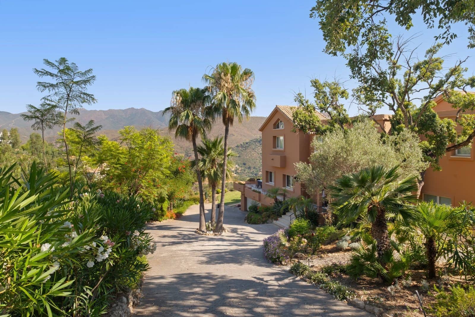 5 Zimmer Villa zu verkaufen in La Mairena mit Pool Garage - 2.800.000 € (Ref: 9945975)