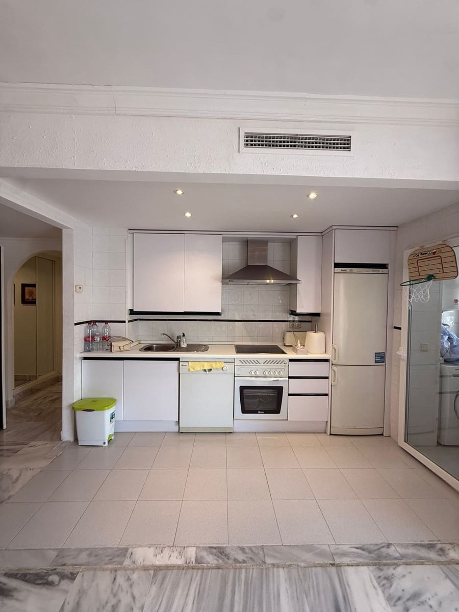 2 soveværelse Lejlighed til salg i Nueva Andalucia med swimmingpool garage - € 370.000 (Ref: 9946022)