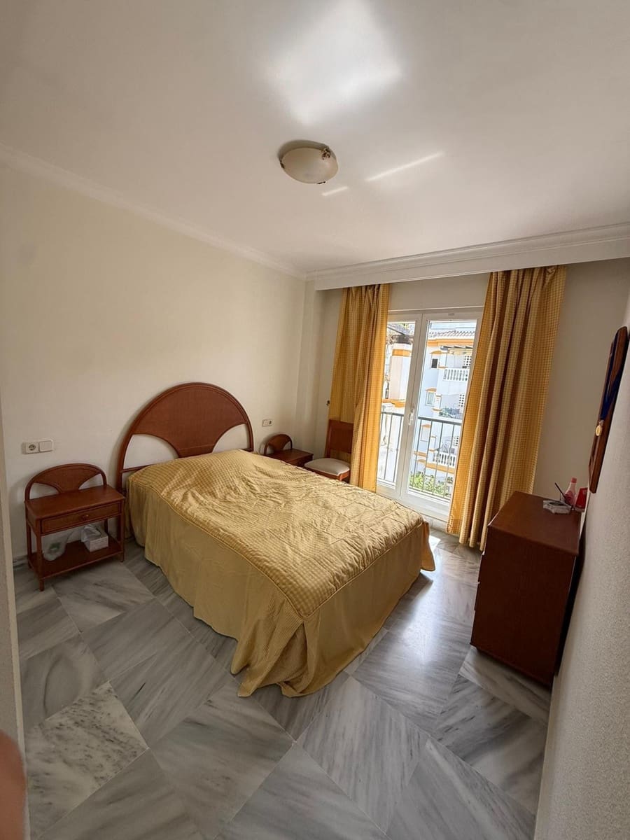 2 soveværelse Lejlighed til salg i Nueva Andalucia med swimmingpool garage - € 370.000 (Ref: 9946022)