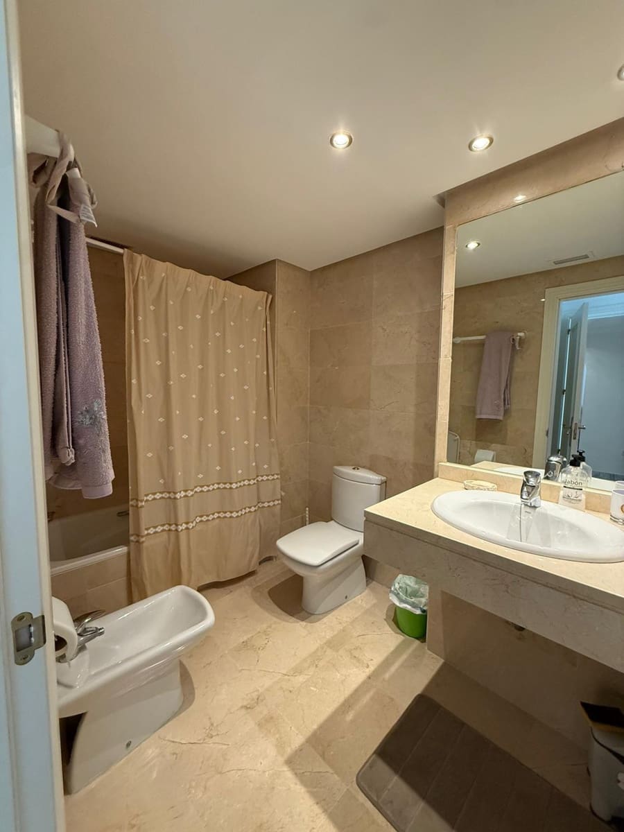 2 soveværelse Lejlighed til salg i Nueva Andalucia med swimmingpool garage - € 370.000 (Ref: 9946022)
