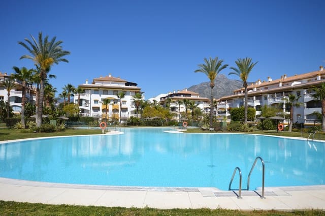 2 sypialnia Apartament na sprzedaż w Nueva Andalucia, Marbella z basenem garażem - 370 000 € (Ref: 9946022)