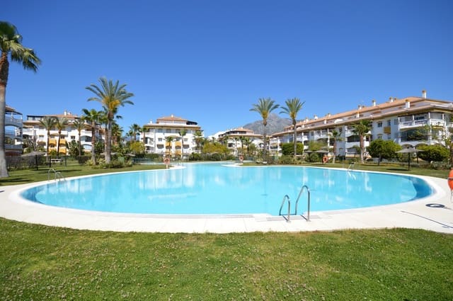 2 sypialnia Apartament na sprzedaż w Nueva Andalucia, Marbella z basenem garażem - 370 000 € (Ref: 9946022)