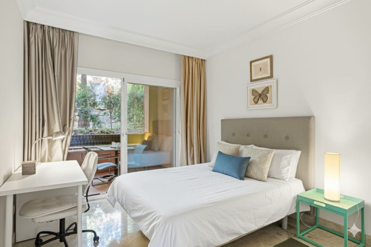 2 sypialnia Apartament na sprzedaż w Nueva Andalucia z basenem garażem - 565 000 € (Ref: 9948303)