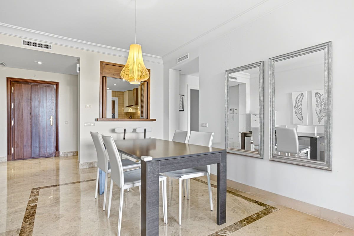 2 sypialnia Apartament na sprzedaż w Nueva Andalucia z basenem garażem - 565 000 € (Ref: 9948303)