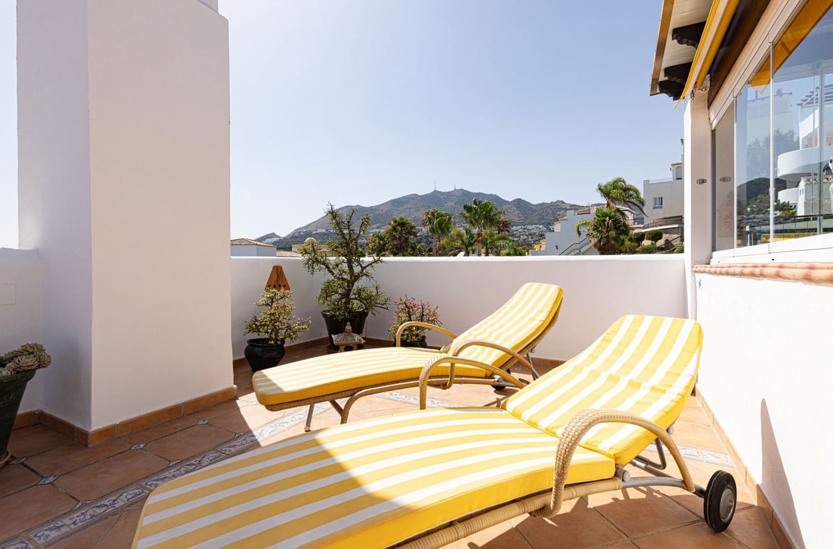 3 soverom Penthouse til salgs i Torrequebrada med svømmebasseng garasje - € 659 000 (Ref: 9948304)