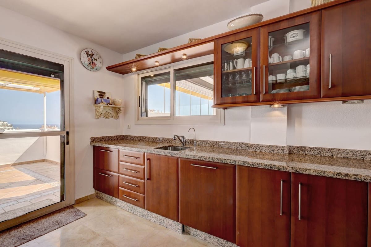3 soverom Penthouse til salgs i Torrequebrada med svømmebasseng garasje - € 659 000 (Ref: 9948304)