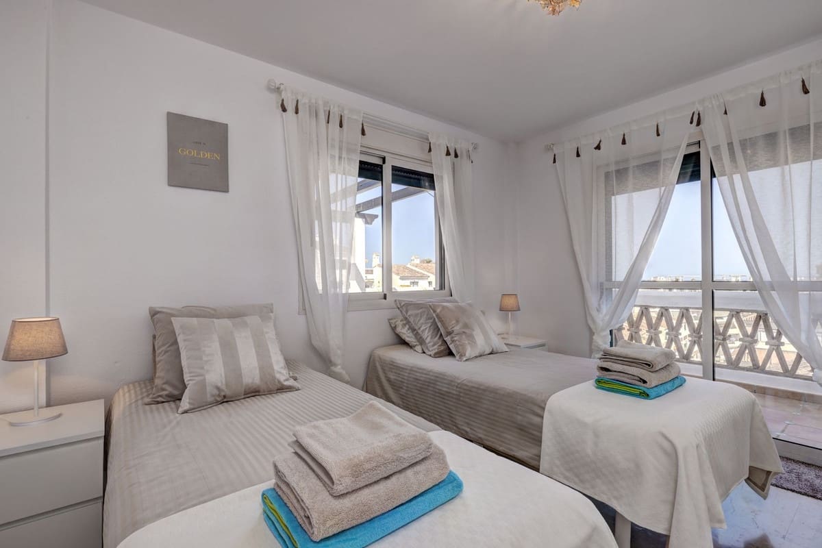 3 soverom Penthouse til salgs i Torrequebrada med svømmebasseng garasje - € 659 000 (Ref: 9948304)