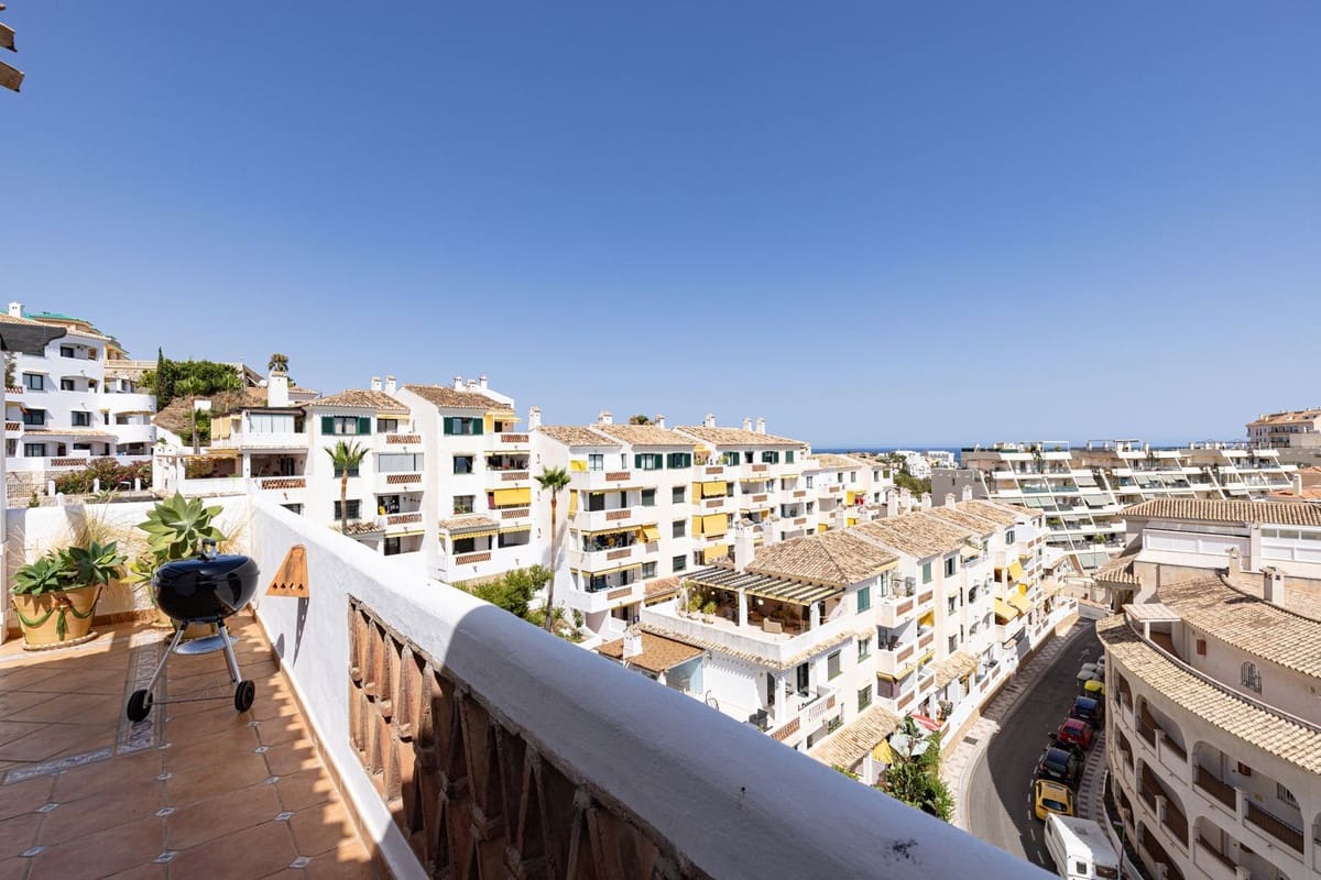 3 soverom Penthouse til salgs i Torrequebrada med svømmebasseng garasje - € 659 000 (Ref: 9948304)