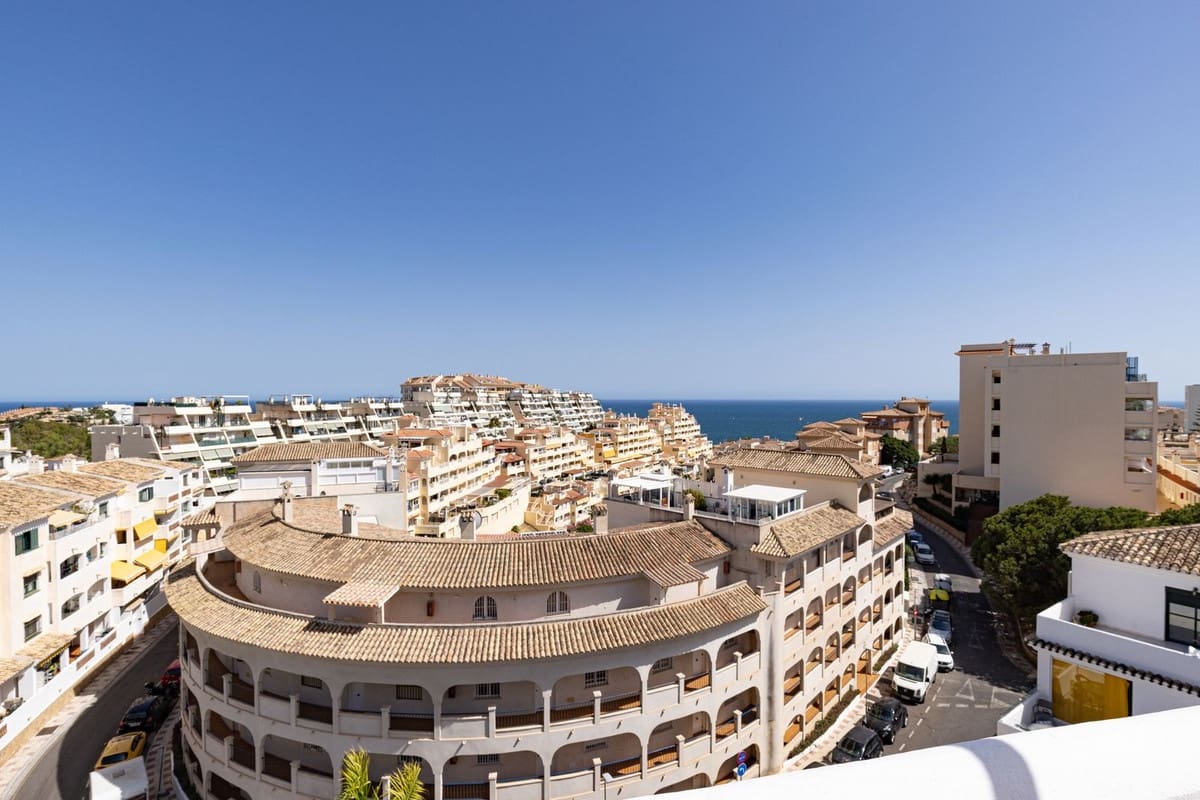 3 soverom Penthouse til salgs i Torrequebrada med svømmebasseng garasje - € 659 000 (Ref: 9948304)