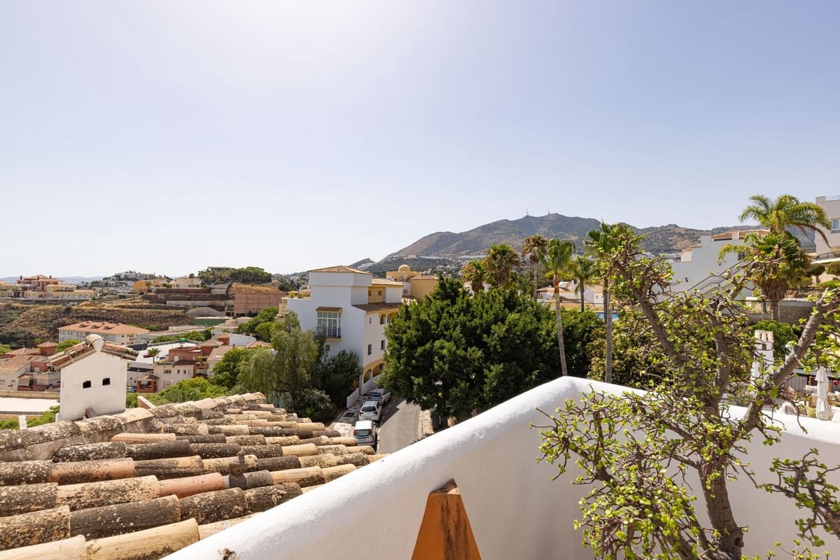3 soverom Penthouse til salgs i Torrequebrada med svømmebasseng garasje - € 659 000 (Ref: 9948304)