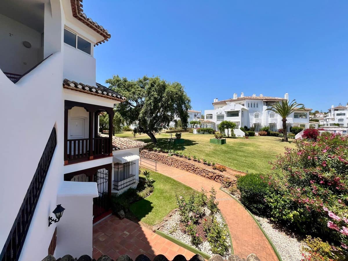 2 Zimmer Apartment zu verkaufen in Elviria mit Pool Garage - 435.000 € (Ref: 9948306)
