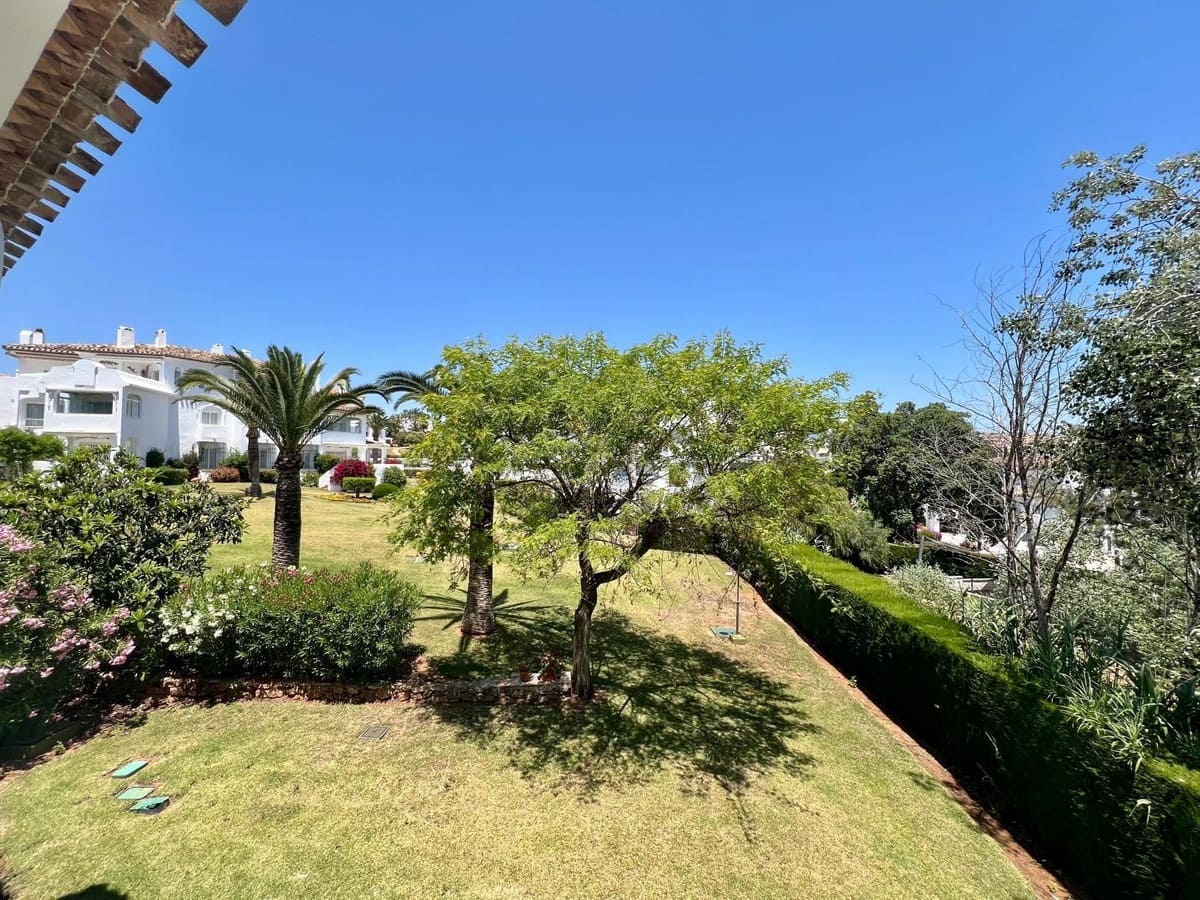 2 Zimmer Apartment zu verkaufen in Elviria mit Pool Garage - 435.000 € (Ref: 9948306)