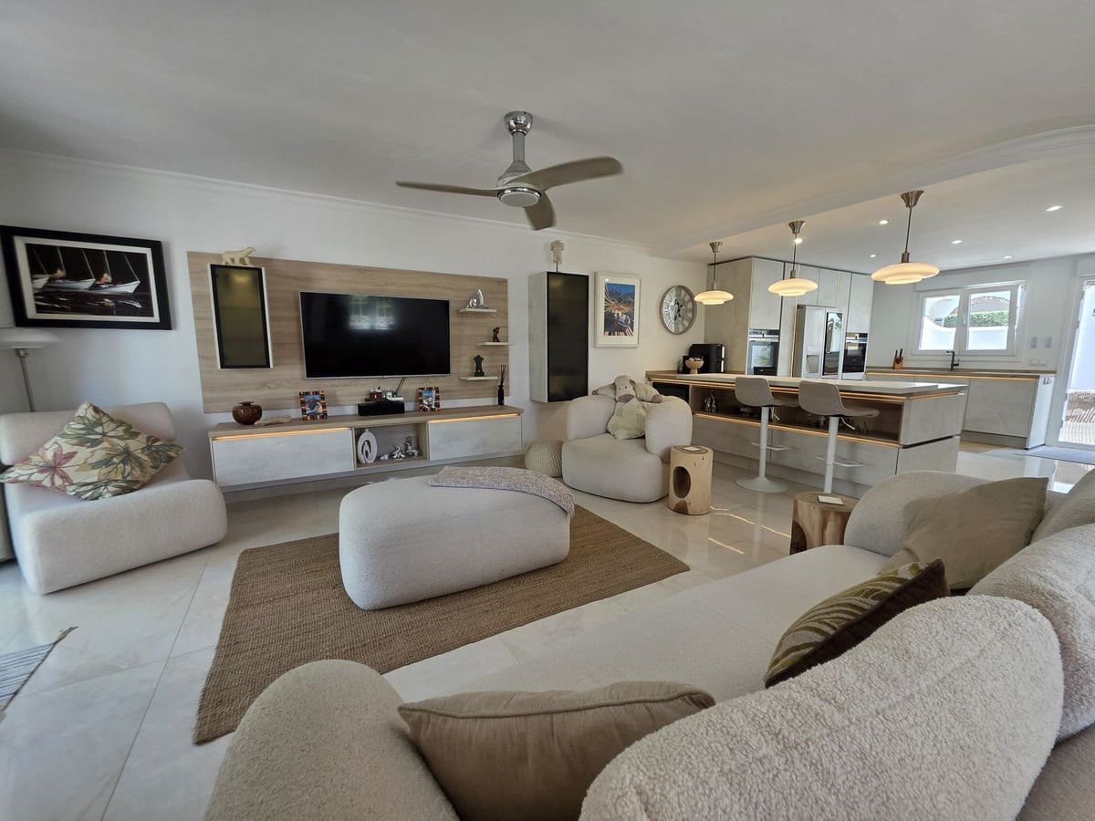 3 chambre Maison de Ville à vendre à La Cala de Mijas avec piscine - 925 000 € (Ref: 9948307)