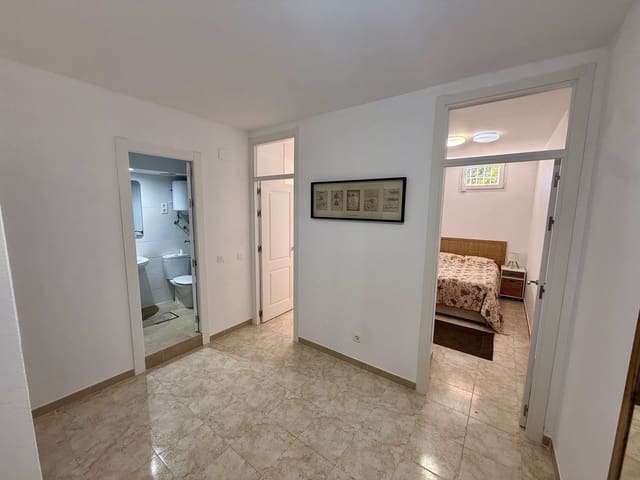 5 soveværelse Byhus til salg i Cabopino, Marbella med swimmingpool garage - € 539.000 (Ref: 9948512)