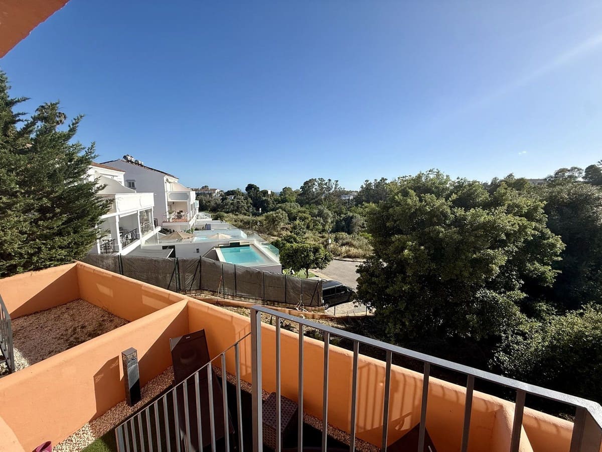 5 soveværelse Byhus til salg i Cabopino med swimmingpool garage - € 539.000 (Ref: 9948512)