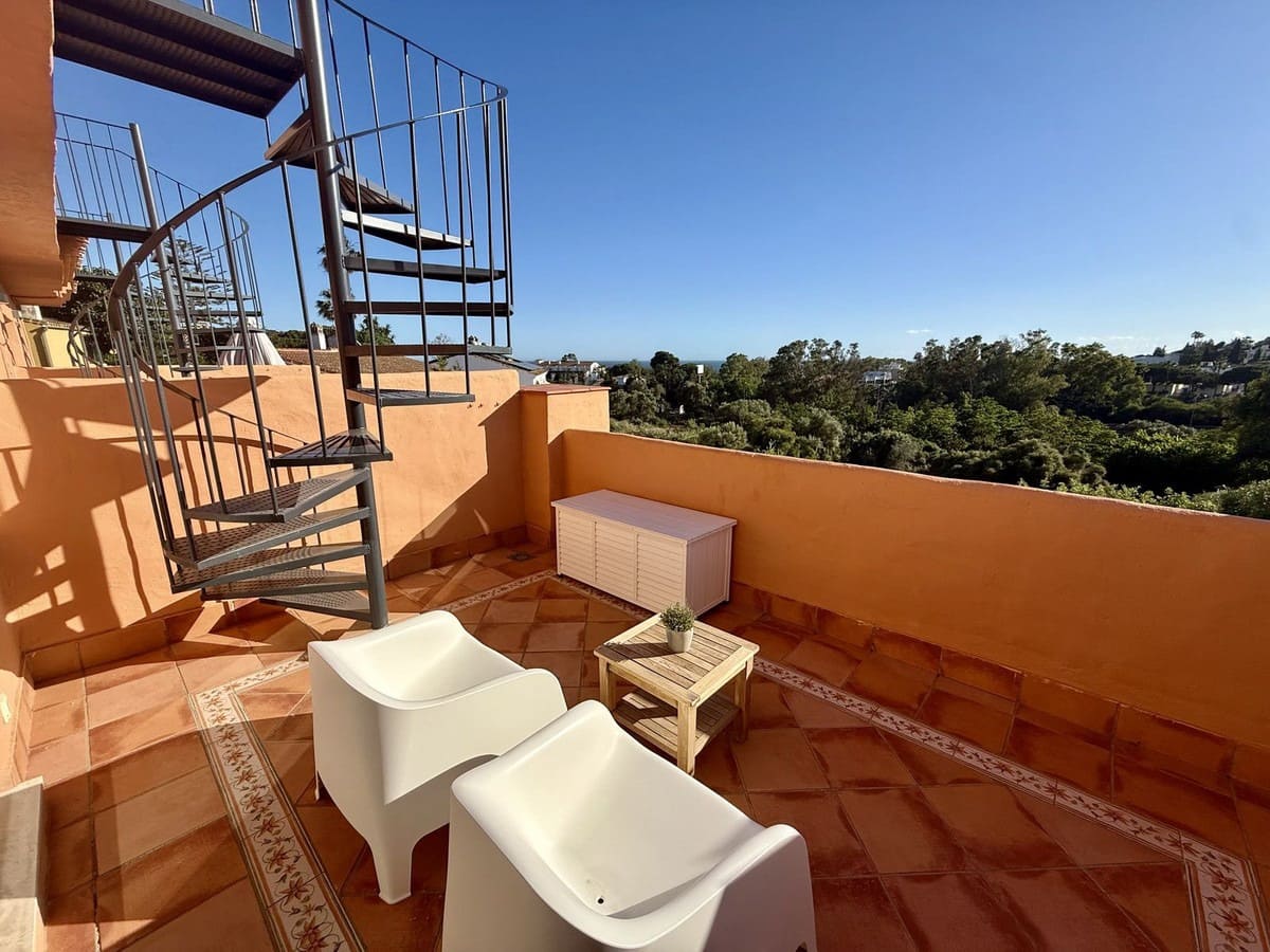 5 soveværelse Byhus til salg i Cabopino med swimmingpool garage - € 539.000 (Ref: 9948512)