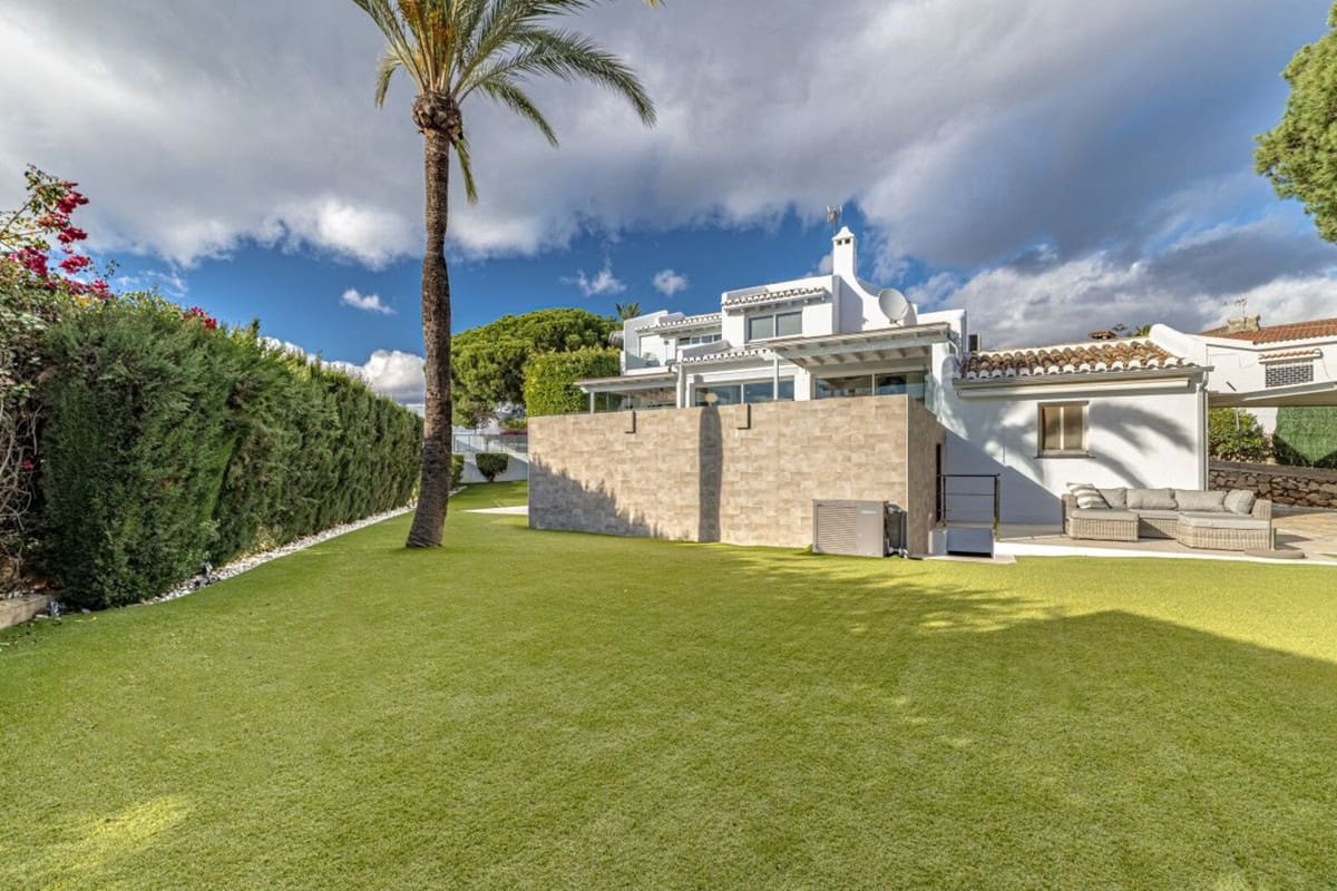 5 quarto Moradia para venda em Marbella com piscina garagem - 2 495 000 € (Ref: 9948539)