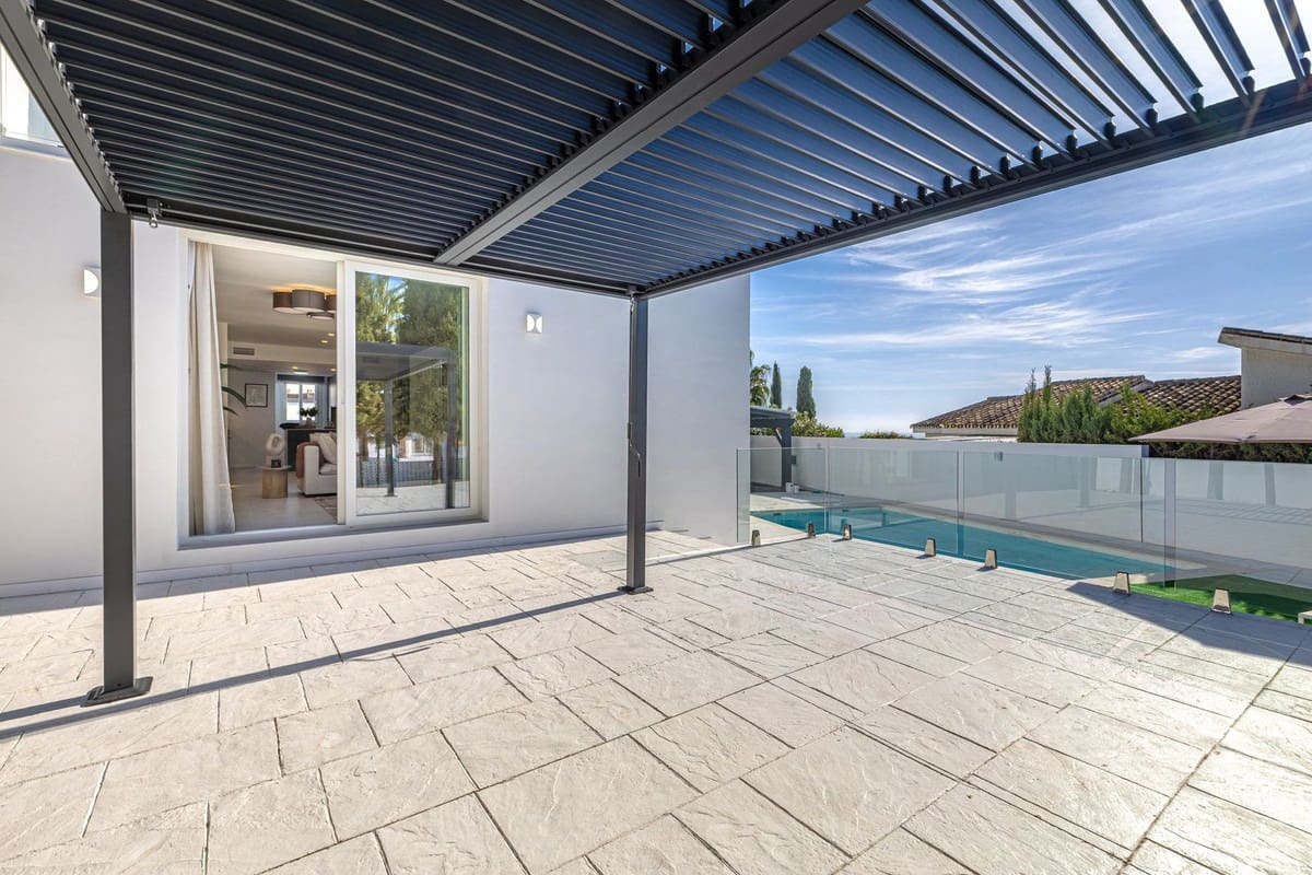 3 soverom Villa til salgs i Riviera del Sol med svømmebasseng garasje - € 1 450 000 (Ref: 9948607)
