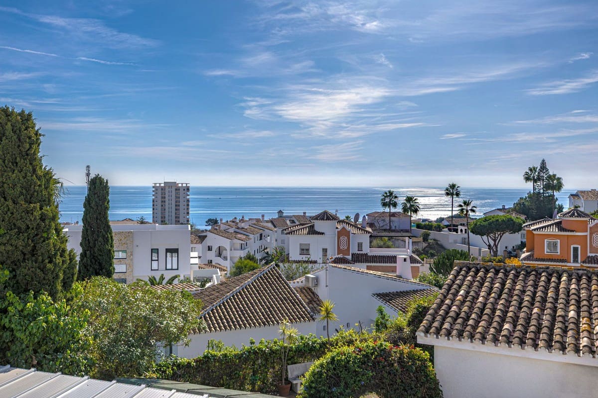 3 soverom Villa til salgs i Riviera del Sol med svømmebasseng garasje - € 1 450 000 (Ref: 9948607)