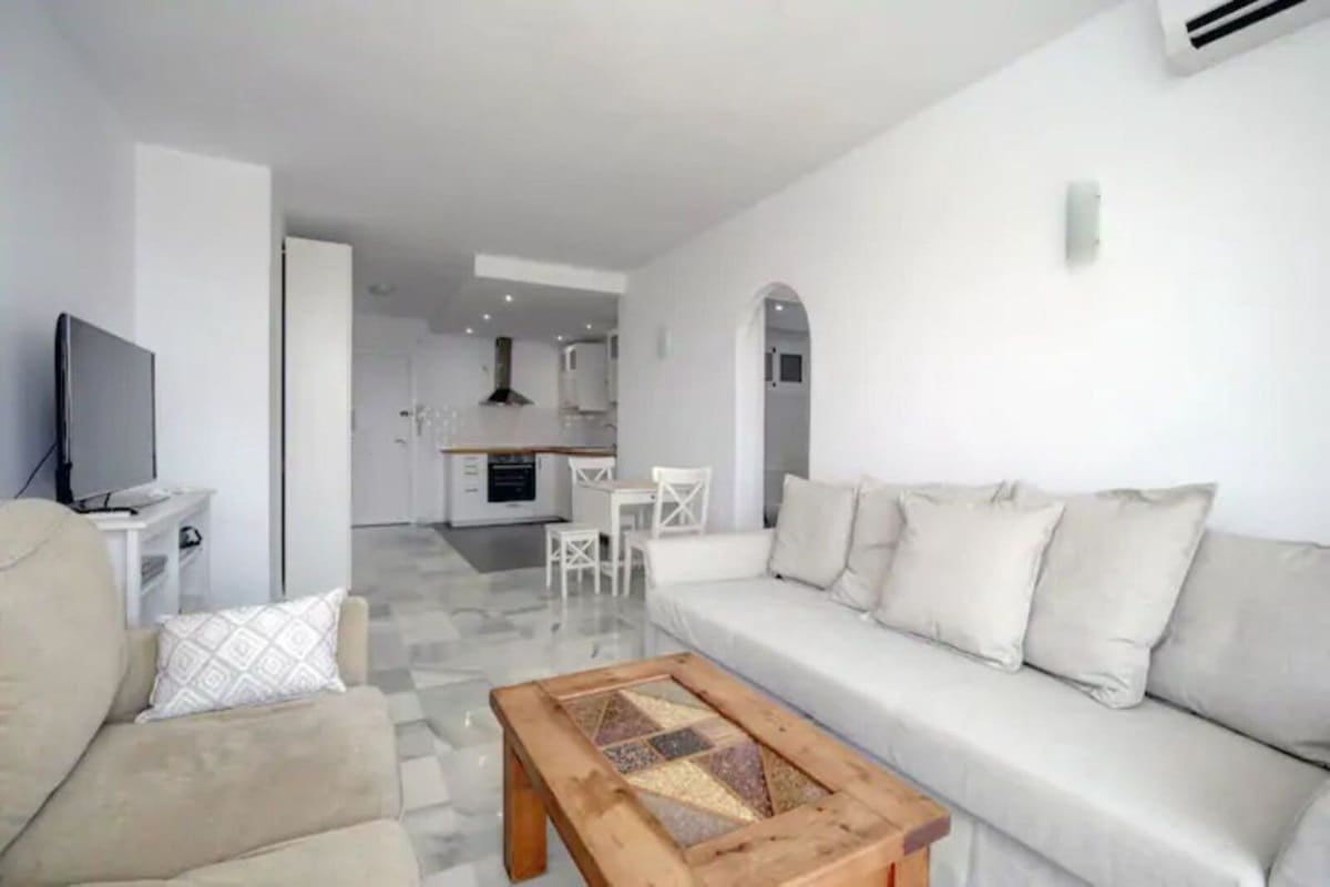 1 chambre Appartement à vendre à Estepona avec piscine - 315 000 € (Ref: 9950137)